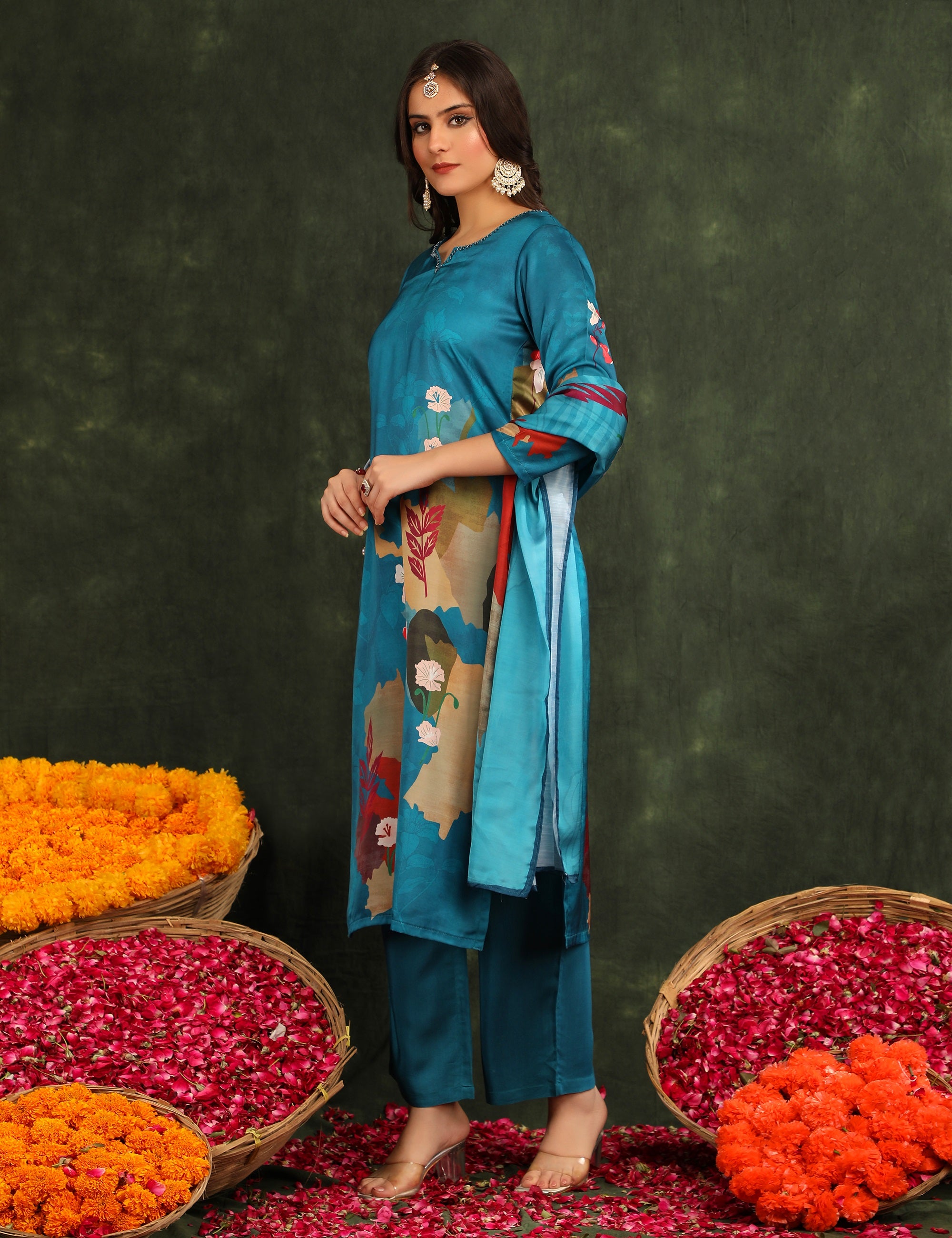 Women Floral Printed Regular Thread Work Kurta with Trousers & With Dupatta